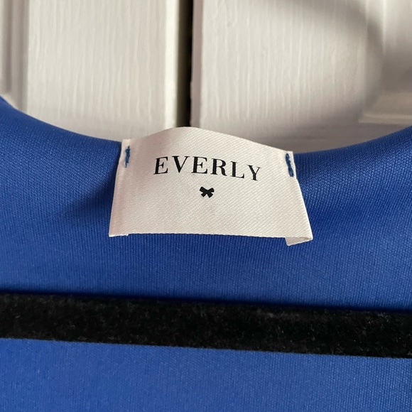 Deep v-neck tie romper - Picture 2 of 3